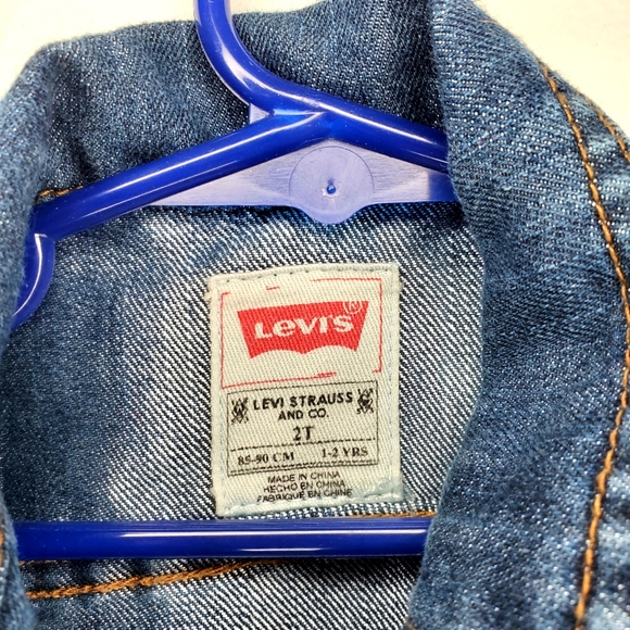 30) LEVI'S Jean Jacket Sz. 2T - Picture 2 of 4